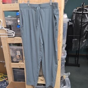 Kirkland Signature Size L Blue Grey High Waisted Cropped Active Pant